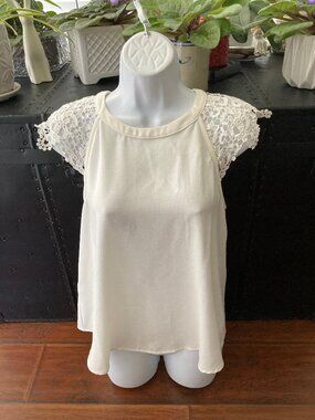 Monteau Los Angeles White Lace Cap Sleeve Blouse Medium